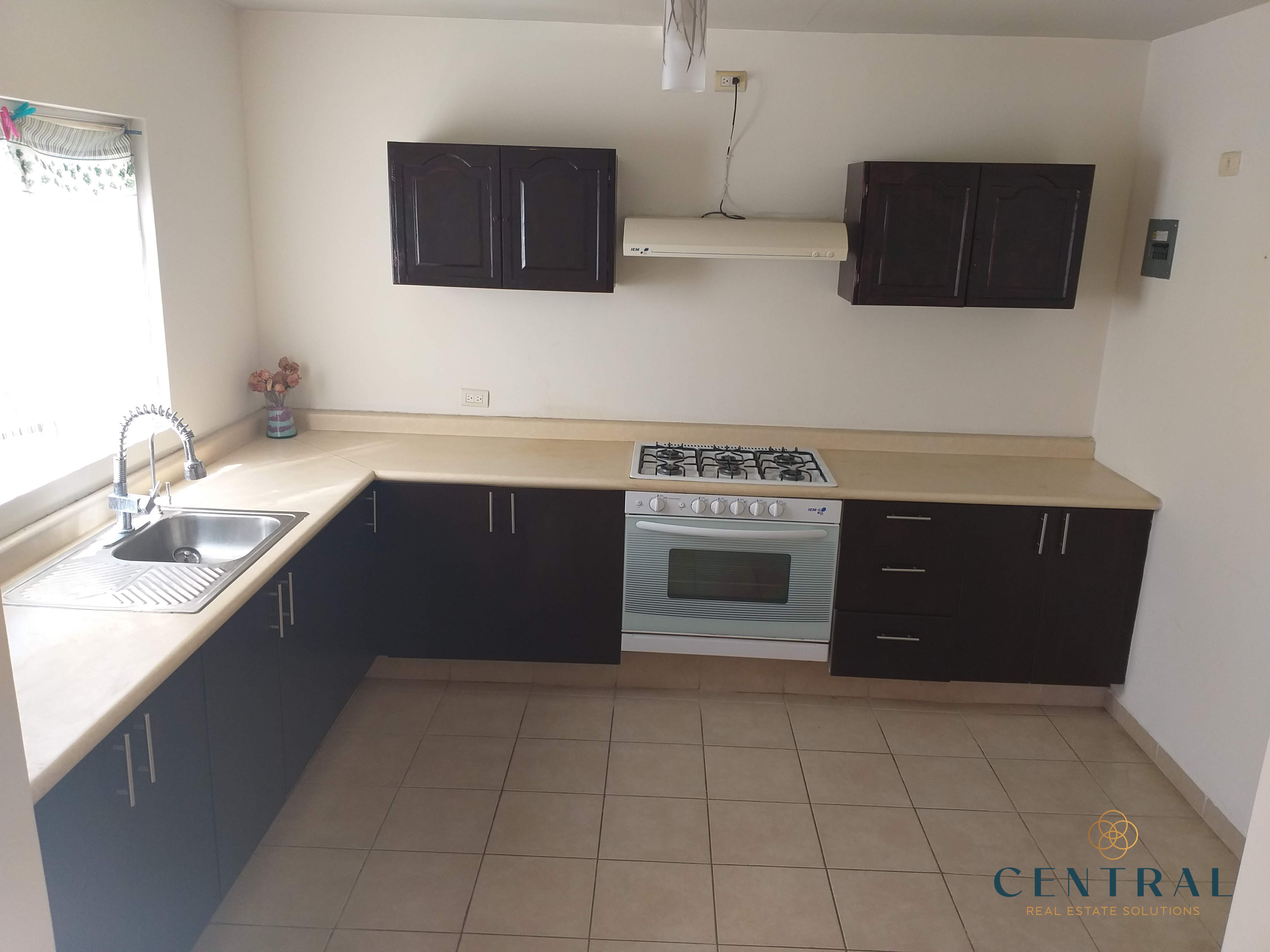 Casa en Renta en Fraccionamiento El Mirador $11,000 M.N. a un lado del HEB (Disponible) 